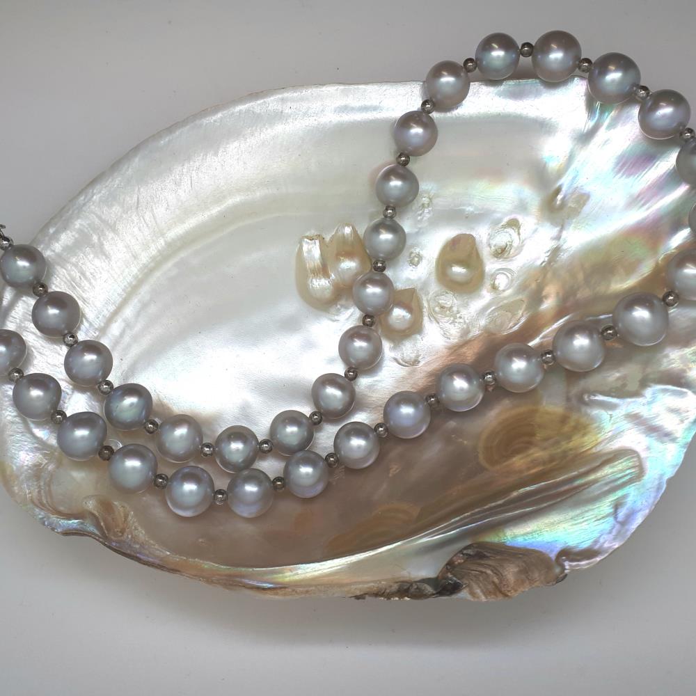 Grey pearl necklet